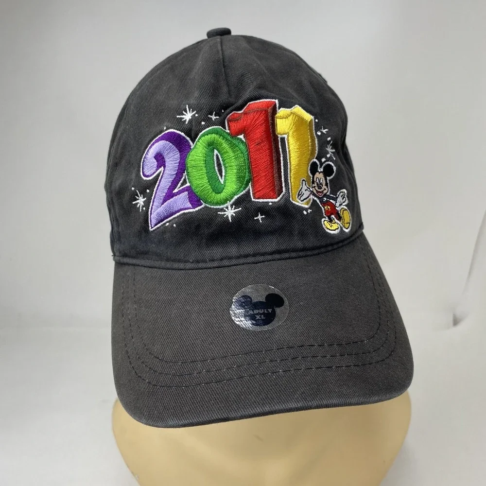 Walt Disney World 2011 Mickey Strapback Adult X-Large Hat Cap Disneyland